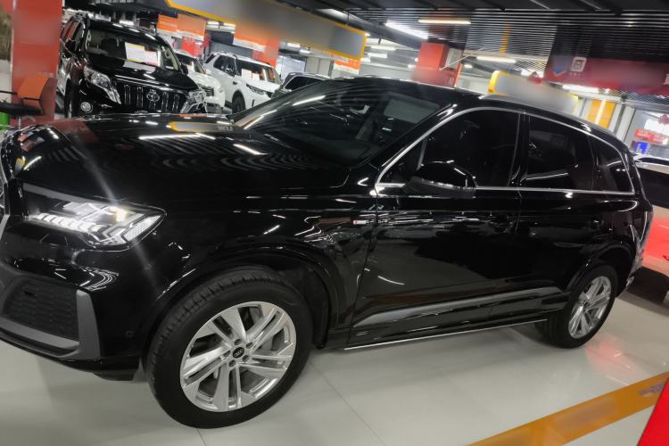 Used Audi Q7 2023 45 TFSI quattro S line Sport model
