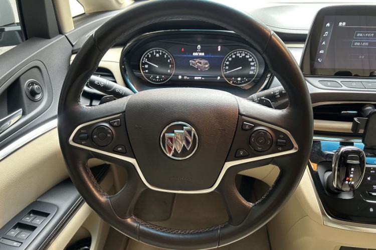 Used Buick GL8 2023 Facelifted Land Cruiser Executive Luxury Version
