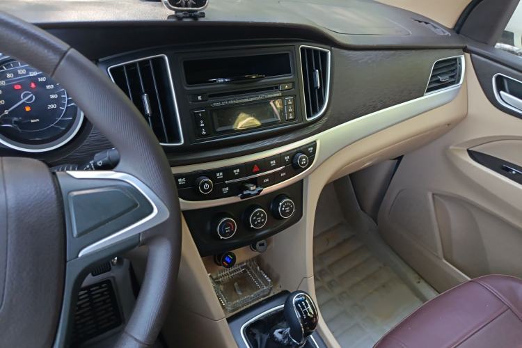 Used Baojun 730 2016 Revised Version 1.5L Manual Standard Model 5 Seats
