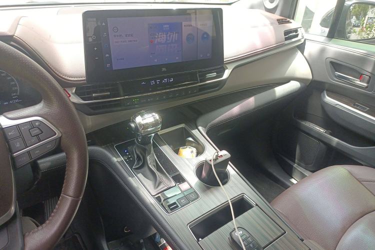 Used Toyota Granvia 2023 2.5L Hybrid Flagship VIP Edition
