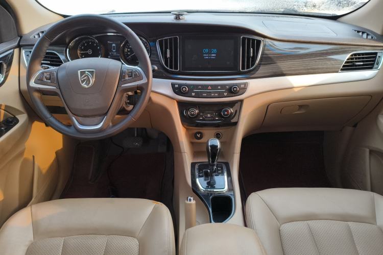 Used Baojun 730 2016 1.8L iAMT Luxury Model 7 Seats