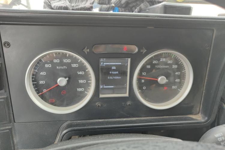 Used Iveco Daily 2020 2.5T A40 Passenger Van Dual Tires Mid-Roof Design 5-9 Seats China VI Emission Standard
