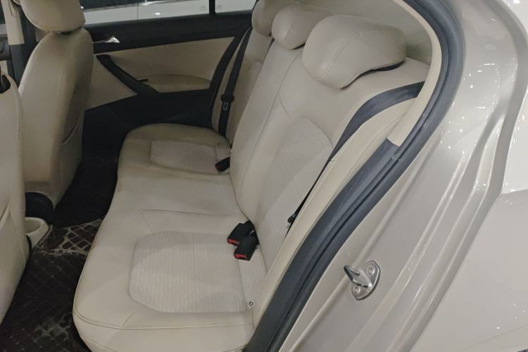 Used Skoda Rapid 2015 1.6L Automatic Smart Selection Model
