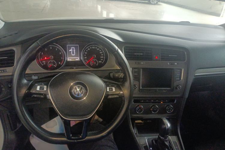 Used Volkswagen Golf 2016 230TSI Automatic Luxury Version
