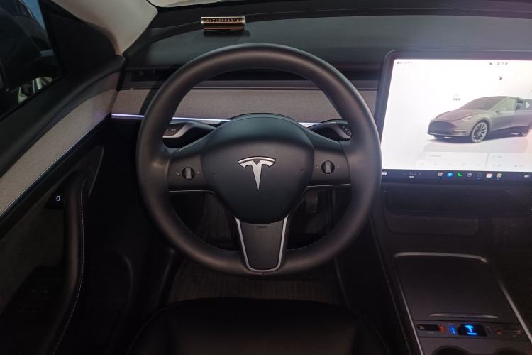 Used Tesla Model Y 2023 Long-Range All-Wheel-Drive Version