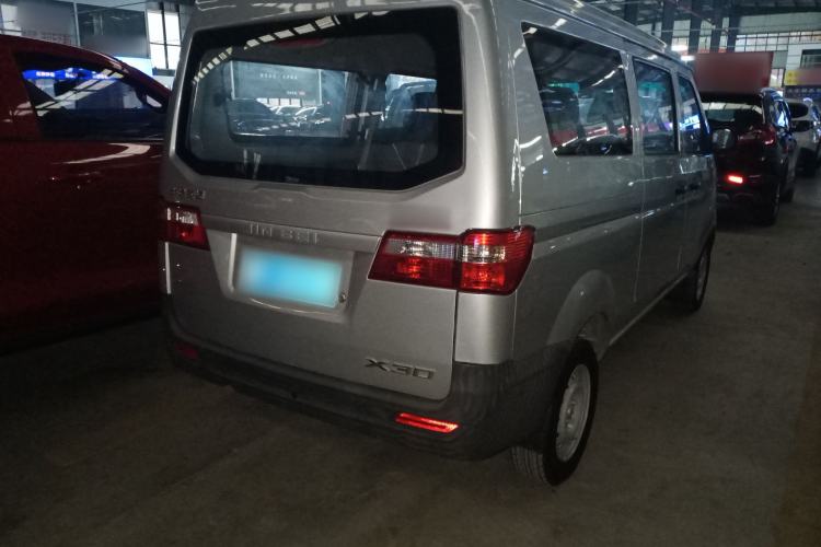 Used Jinbei Hiace X30 2023 1.5L Super-Comfortable Passenger Van 5/6/7-Seater Non-Air-Conditioned Version Model SWC15M