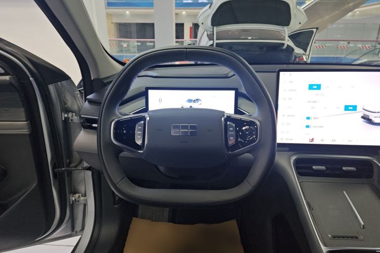 Used  L6 2025 EM-i 140km Starship Edition
