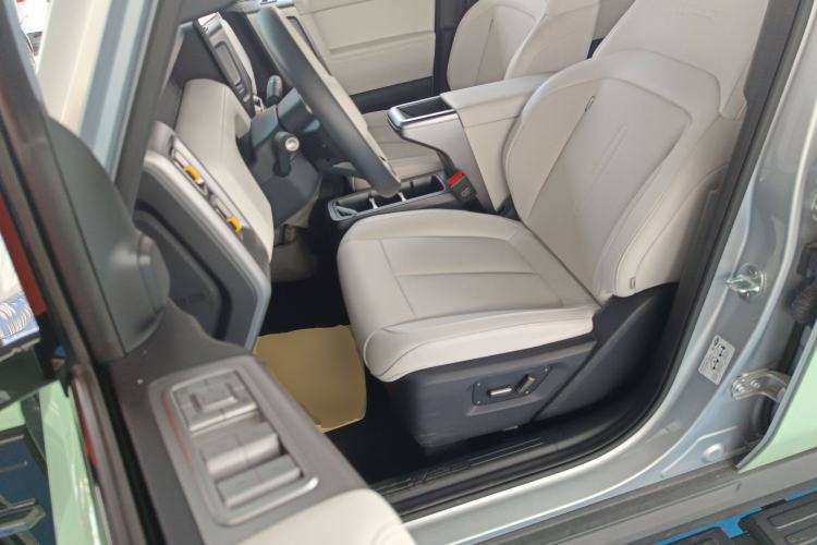 Used  V23 2025 401 Two-Wheel Drive Intelligent Driving Version
