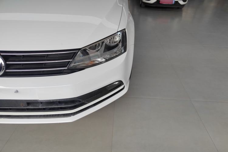 Used Volkswagen Sagitar 2015 1.6L Automatic Fashion Model
