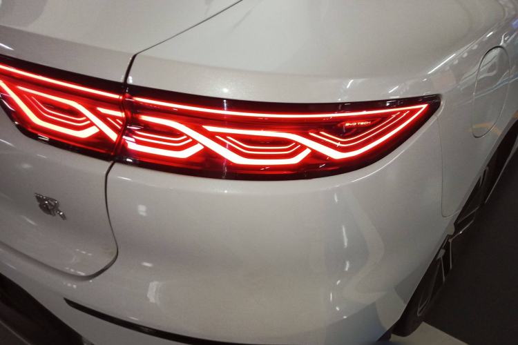 Used BYD Han 2023 EV Champion Edition 605KM Front-Drive Premium Model
