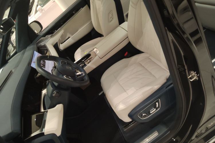 Used Zeekr 009 2024 7-Seater Aisle Version 108 kWh
