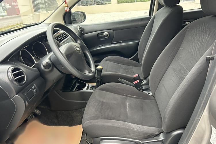 Used Nissan Livina 2013 1.6XE Manual Comfort Edition