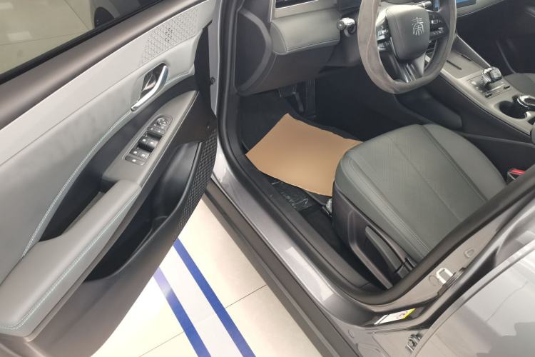 Used BYD Qin PLUS 2025 DM-i Smart Drive 55KM Leading Model
