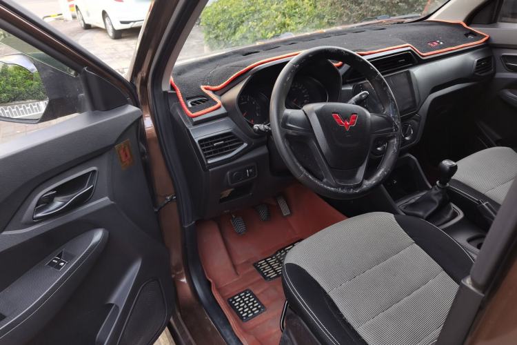 Used Wuling Hongguang 2019 1.5L S Basic Version China VI Standard LAR
