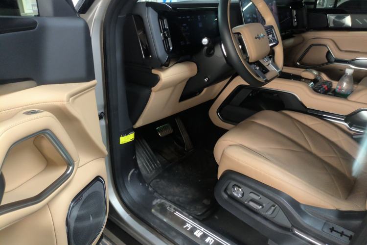 Used  Leopard 8 2025 Smart & Brave Flagship Edition 7 Seats
