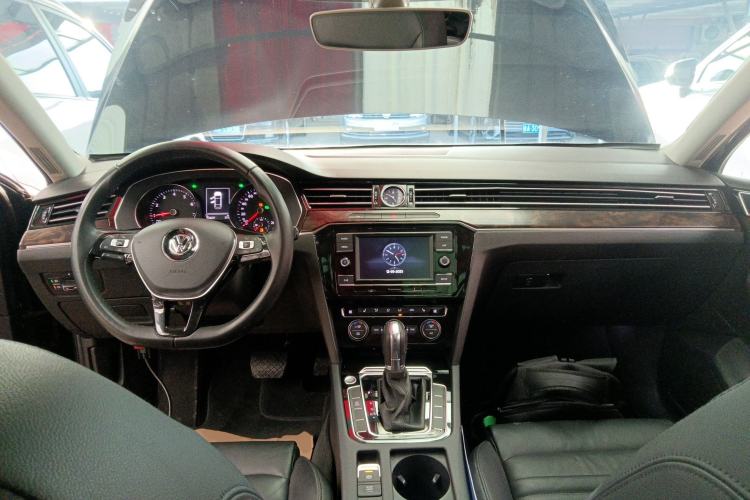 Used Volkswagen Magotan 2018 Facelift 330TSI DSG Luxury Model
