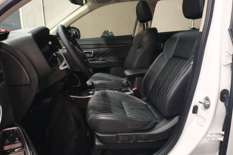 Used Mitsubishi Outlander 2020 2.4L 4x4 Zhi Xiang Edition 5 Seats