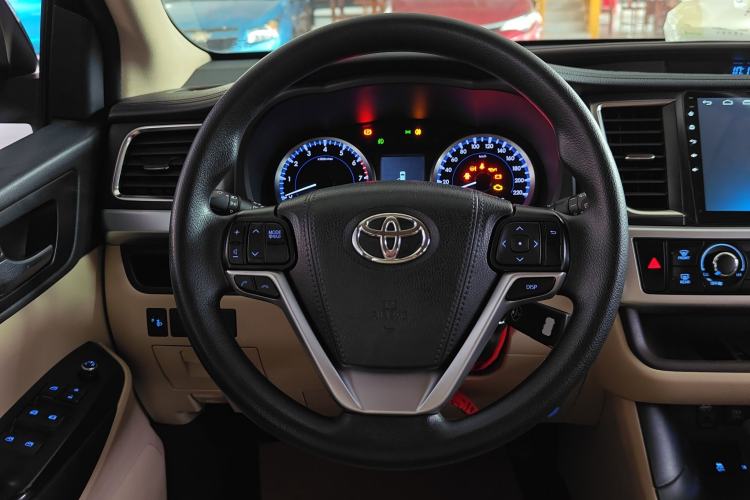 Used Toyota Highlander 2018 2.0T Two-Wheel Drive Elite Edition 5 Seats Emission Standard China V
