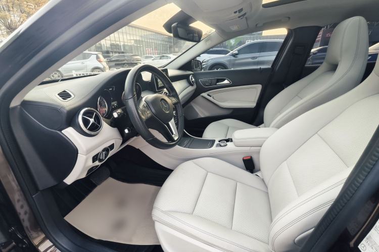 Used Mercedes-Benz GLA 2015 GLA 220 4MATIC Luxury Model
