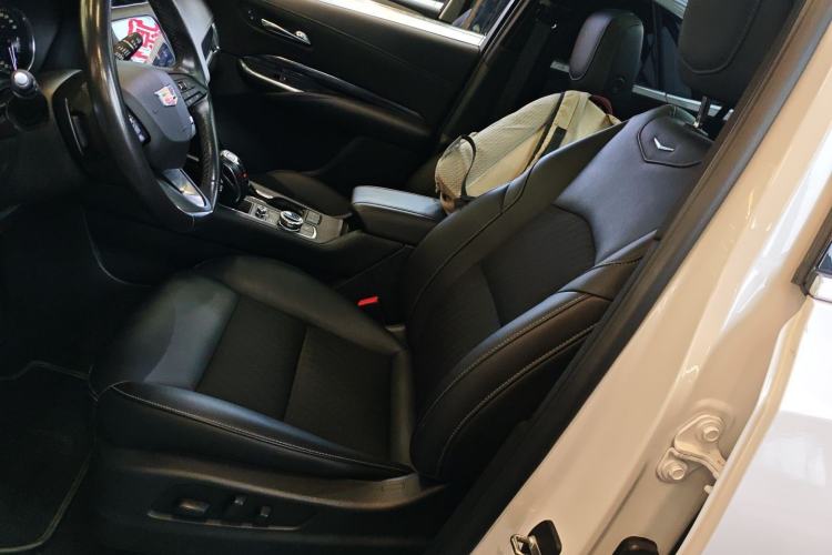 Used Cadillac XT4 2018 28T Two-Wheel Drive Tech Version