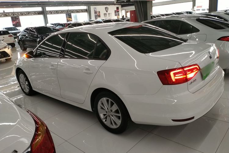 Used Volkswagen Sagitar 2015 1.6L Automatic Fashion Model
