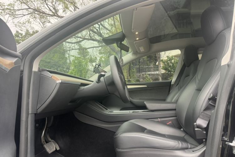 Used Tesla Model Y 2022 Rear-Wheel-Drive Version
