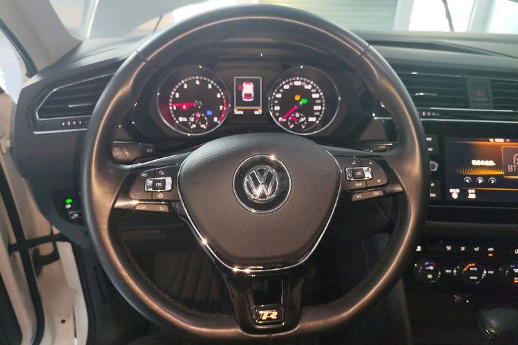 Used Volkswagen Tiguan L 2019 330TSI Automatic Two-Wheel Drive Panoramic Comfort Edition China VI Standard
