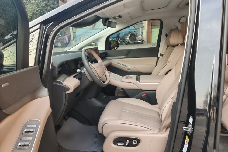 Used XPeng X9 2025 740 Ultra-Long Range Max
