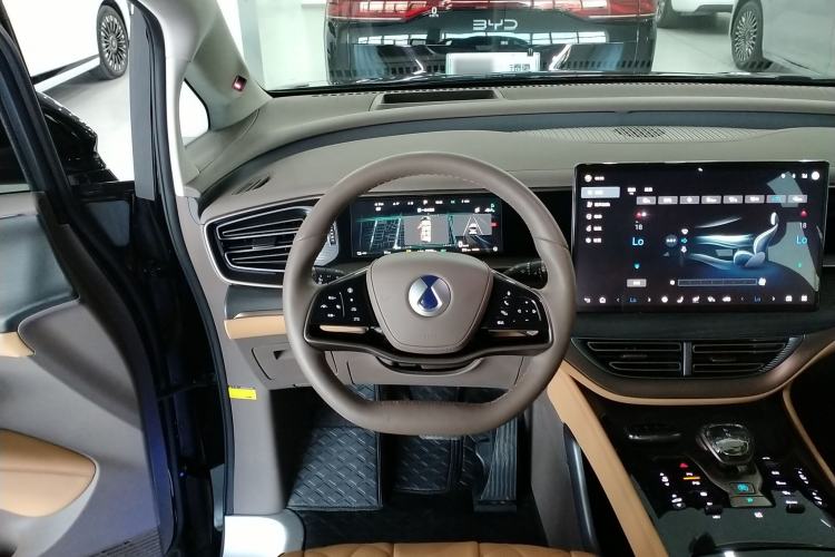 Used Denza D9 2023 DM-i 965 Luxury Model
