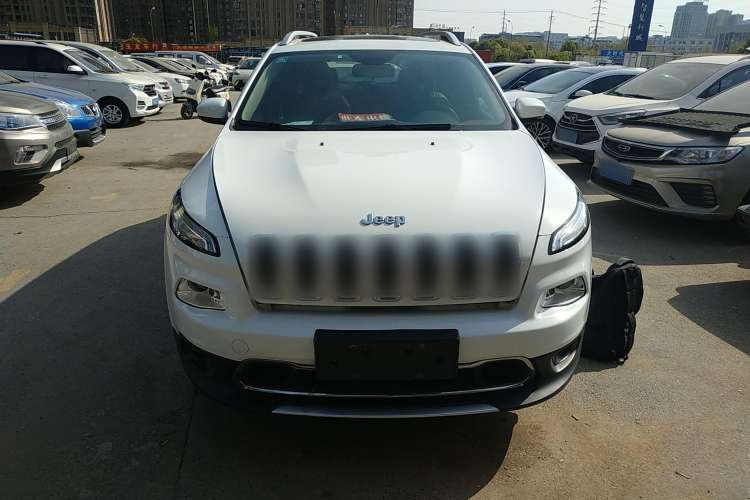 Used  Cherokee 2017 2.4L Leading Smart Edition
