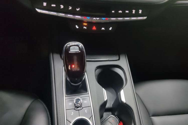 Used Cadillac XT4 2022 28T Two-Wheel-Drive Luxury Version
