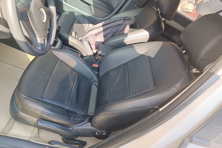 Used Volkswagen Gran Lavida 2013 1.6L Manual Fashion Model