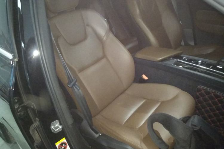 Used Volvo XC60 2022 B5 4x4 Zhiyi Luxury Edition
