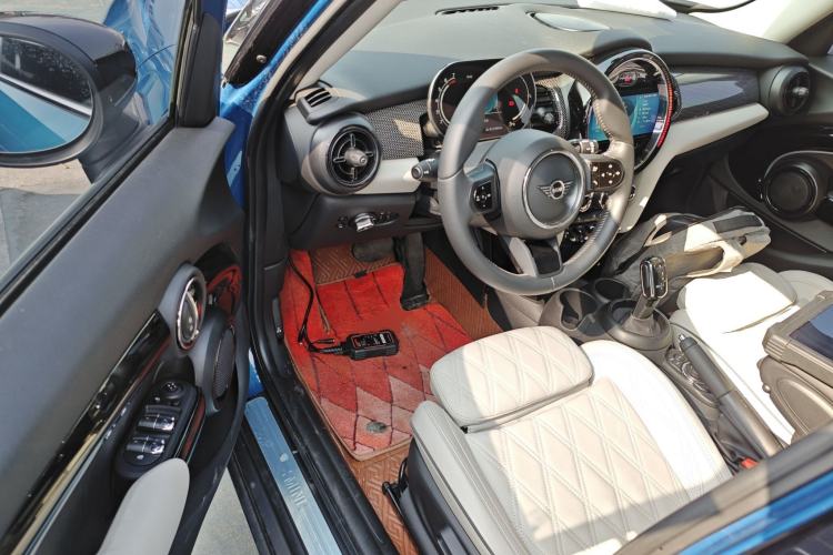 Used  MINI 2022 1.5T COOPER Artist Five-Door Edition
