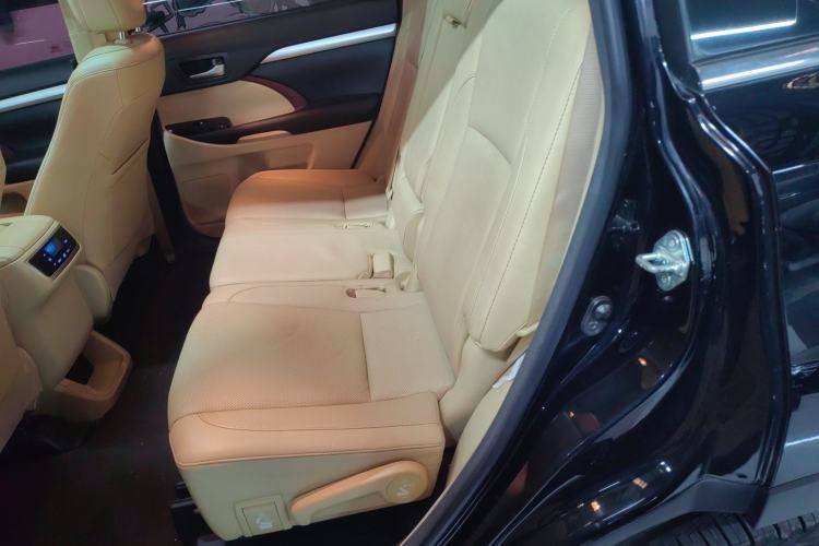 Used Toyota Highlander 2017 2.0T Four-Wheel Drive Luxury Edition 7 Seats