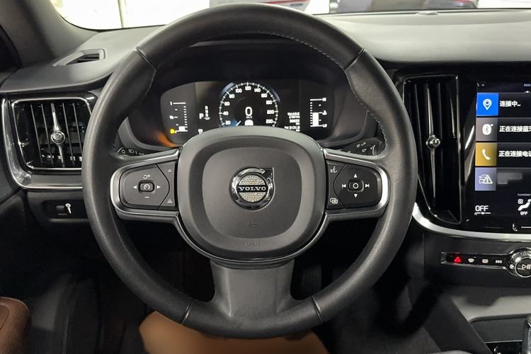 Used Volvo S60 2022 B4 Zhiyi Luxury Edition
