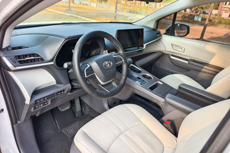 Used Toyota Granvia 2024 2.5L Hybrid Comfort Edition