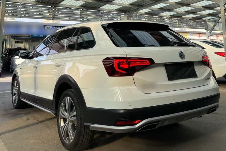 Used Volkswagen C-TREK 2017 1.6L Automatic Luxury Model