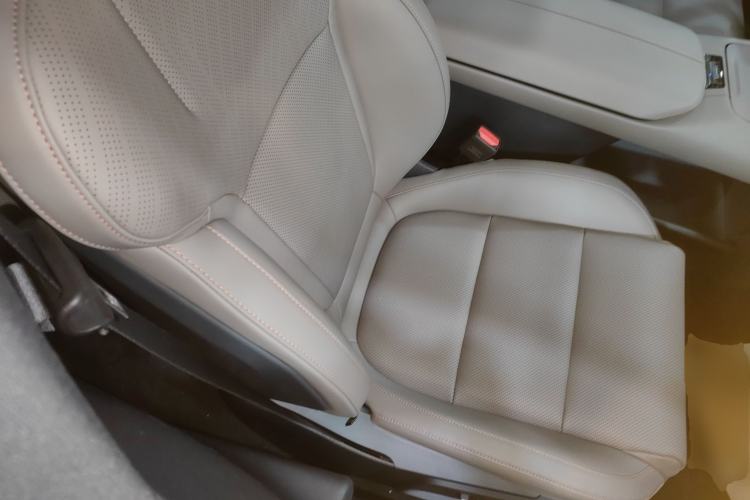 Used Lynk & Co Z10 2025 71 kWh 602 km Range Rear-Wheel Drive Pro
