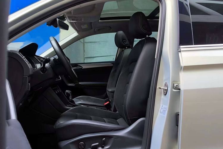 Used Volkswagen Tiguan L 2020 330TSI Automatic Two-Wheel Drive Smart Luxury Edition China VI Standard
