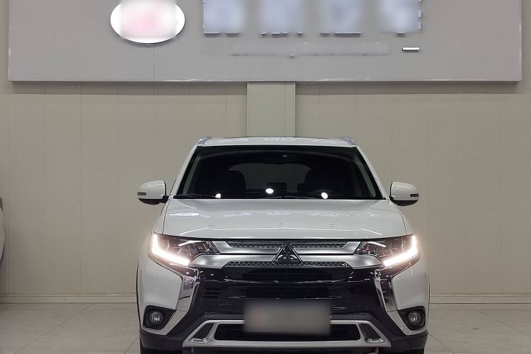 Used Mitsubishi Outlander 2019 2.4L 4x4 Zhi Xiang Edition 5 Seats China VI Standard
