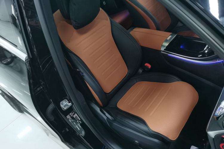 Used Mercedes-Benz GLC 2023 GLC 260 L 4MATIC Luxury Model 5 Seats
