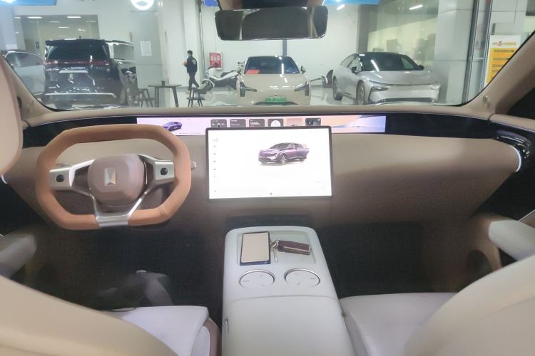 Used  07 2024 Max Extended-Range Edition