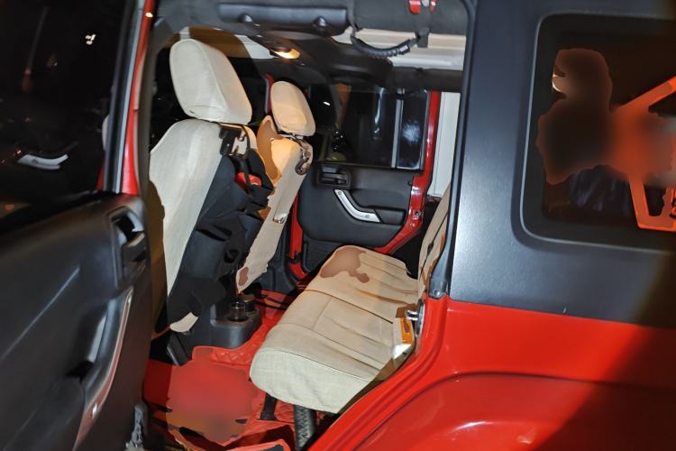 Used Jeep Wrangler 2014 2.8TD Sahara Four-Door Edition
