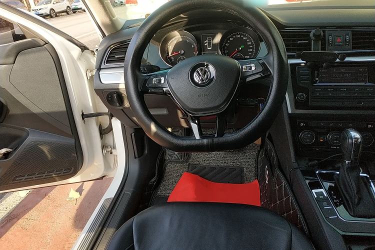 Used Volkswagen Lamando 2015 280TSI DSG Comfort Edition
