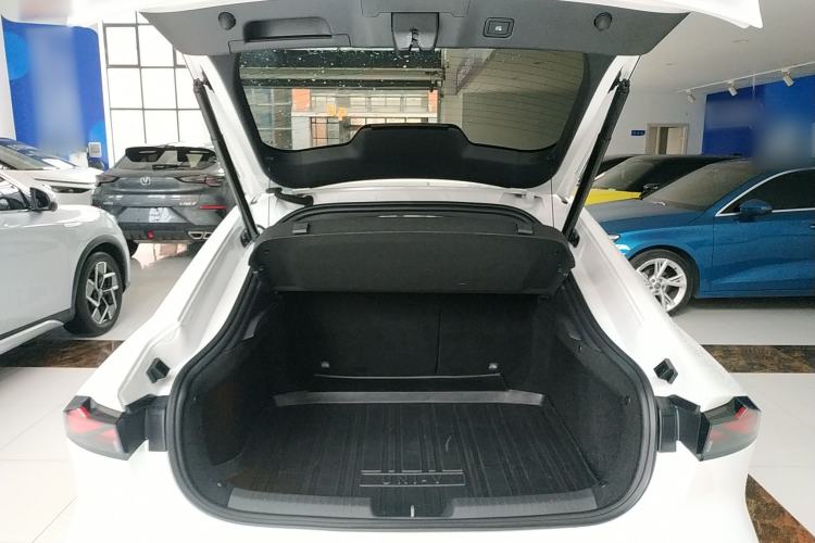 Used Changan UNI-V 2022 1.5T Prestige Version