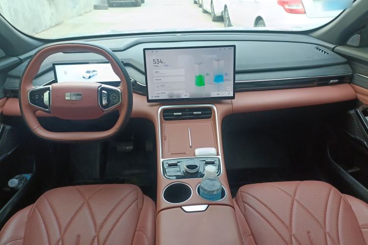 Used  L6 2025 EM-i 140km Starship Edition
