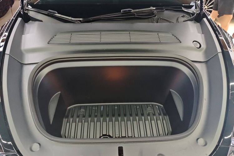 Used Tesla Model Y 2023 Long-Range All-Wheel-Drive Version
