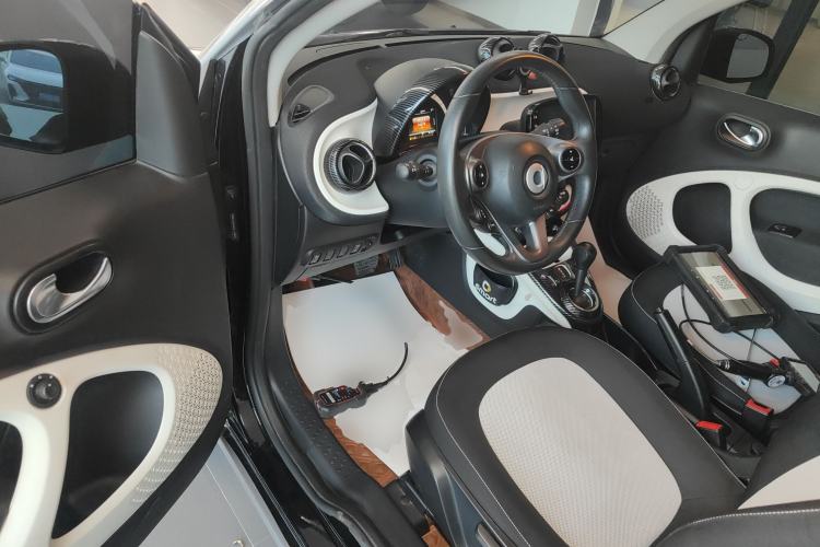 Used  fortwo 2015 1.0L 52 kW Hardtop Passion Edition
