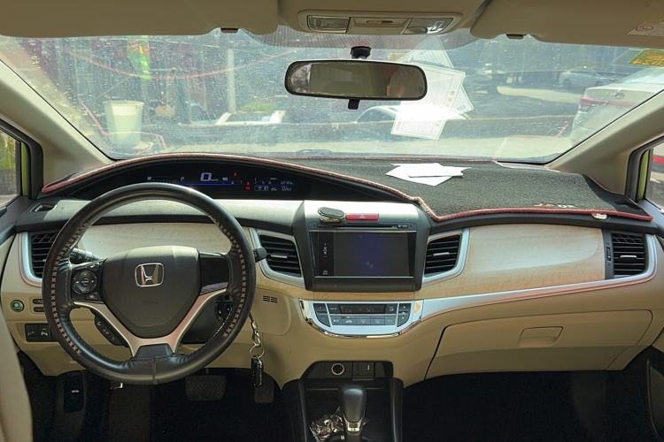 Used Honda Jade 2013 1.8L automatic Comfort version 6 seats
